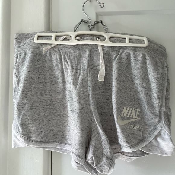 Nike shorts - Picture 1 of 3